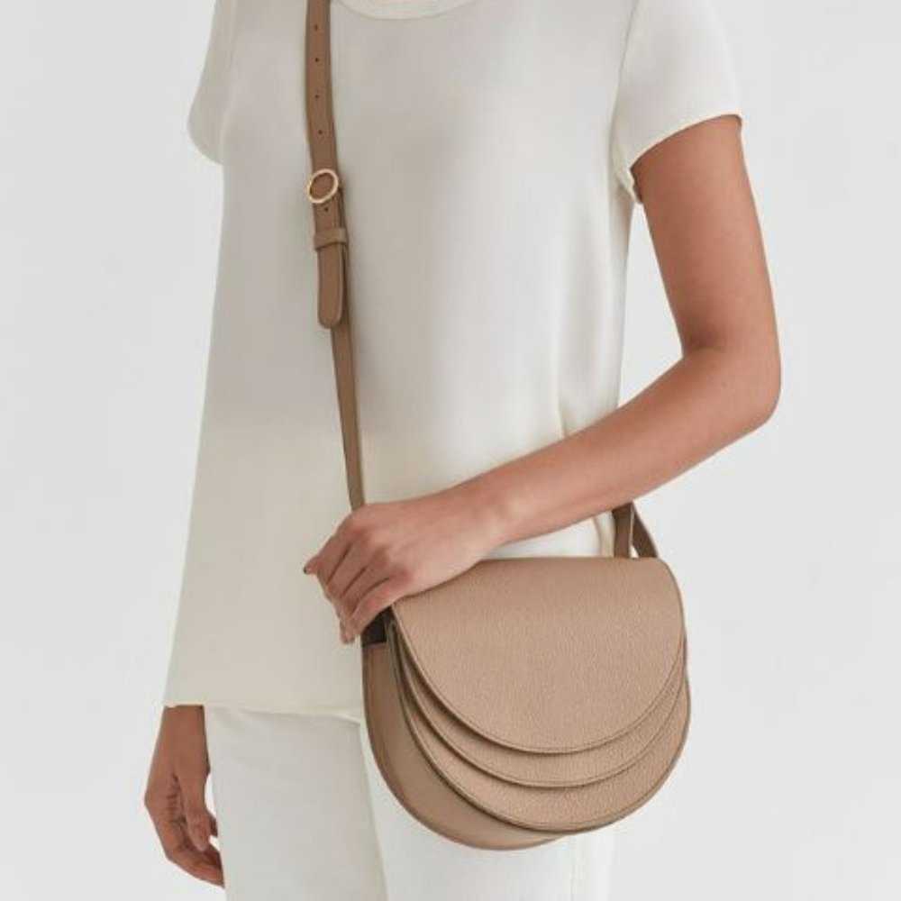Cuyana Double Moon Saddle Bag (Cappuccino)